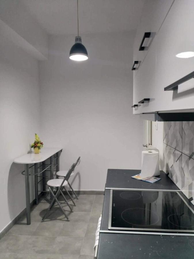 A Convenient Apartment In The Heart Of Atene Esterno foto